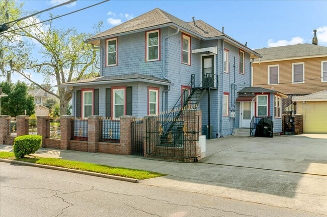 property at 2313 E Broad St