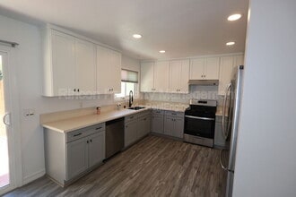 102 Hoover Ave in Ventura, CA - Building Photo - Building Photo