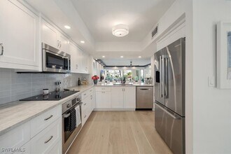 800 River Point Dr in Naples, FL - Building Photo - Building Photo