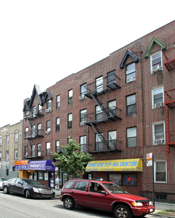 1407 W 8th St in Brooklyn, NY - Foto de edificio