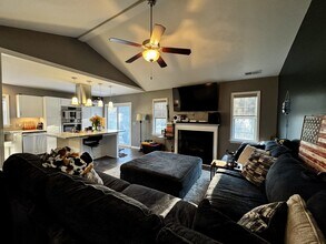 211 Hidden Oaks Dr in Jacksonville, NC - Building Photo - Building Photo