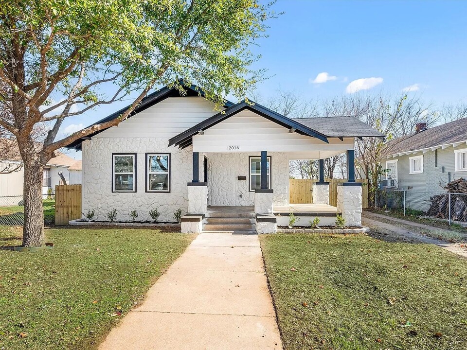 2016 Market Ave in Fort Worth, TX - Building Photo