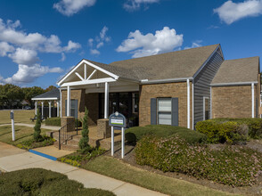 Charleston Oaks Apartments in Madison, AL - Foto de edificio - Building Photo