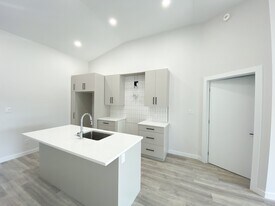 11 Clara Cres in Chatham, ON - Building Photo