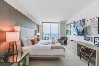 4111 S Ocean Dr in Hollywood, FL - Building Photo - Building Photo