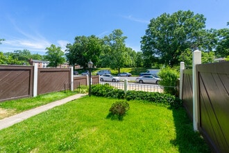 8056 Central Park Dr, Unit UL 1 in Alexandria, VA - Building Photo - Building Photo
