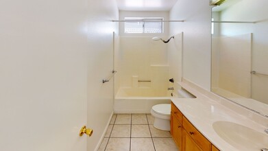 827 Alpine Dr in Pomona, CA - Building Photo - Building Photo