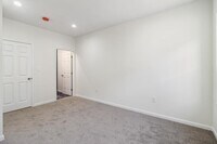 912 N Milton Ave photo'