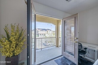 3324 W Ave J 10 in Lancaster, CA - Building Photo - Building Photo