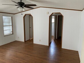 16066 N Loop Dr in Plantersville, TX - Building Photo - Building Photo