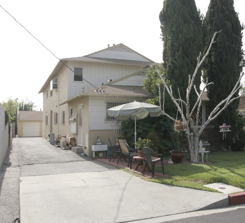 5940 Lemp Ave in North Hollywood, CA - Foto de edificio