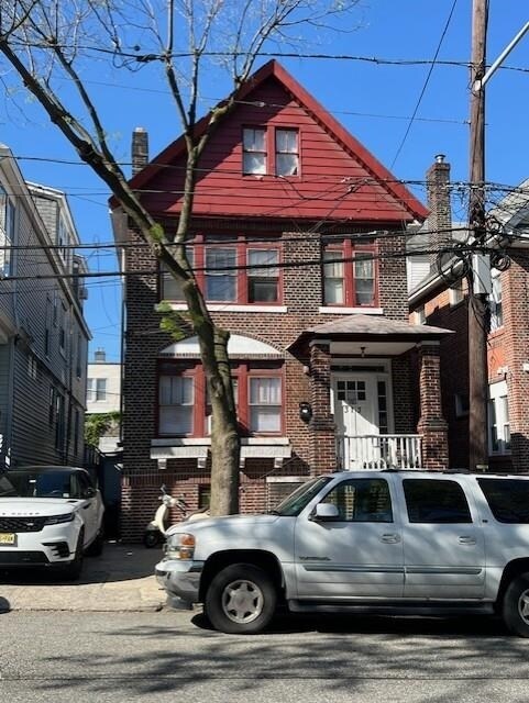 313 Stegman Pkwy in Jersey City, NJ - Building Photo