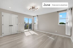 Room in Shared 5 bed/5 bath home in Los Angeles, CA - Building Photo