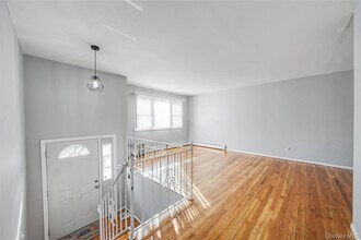 7 Homecrest Ave in Huntington Station, NY - Building Photo - Building Photo