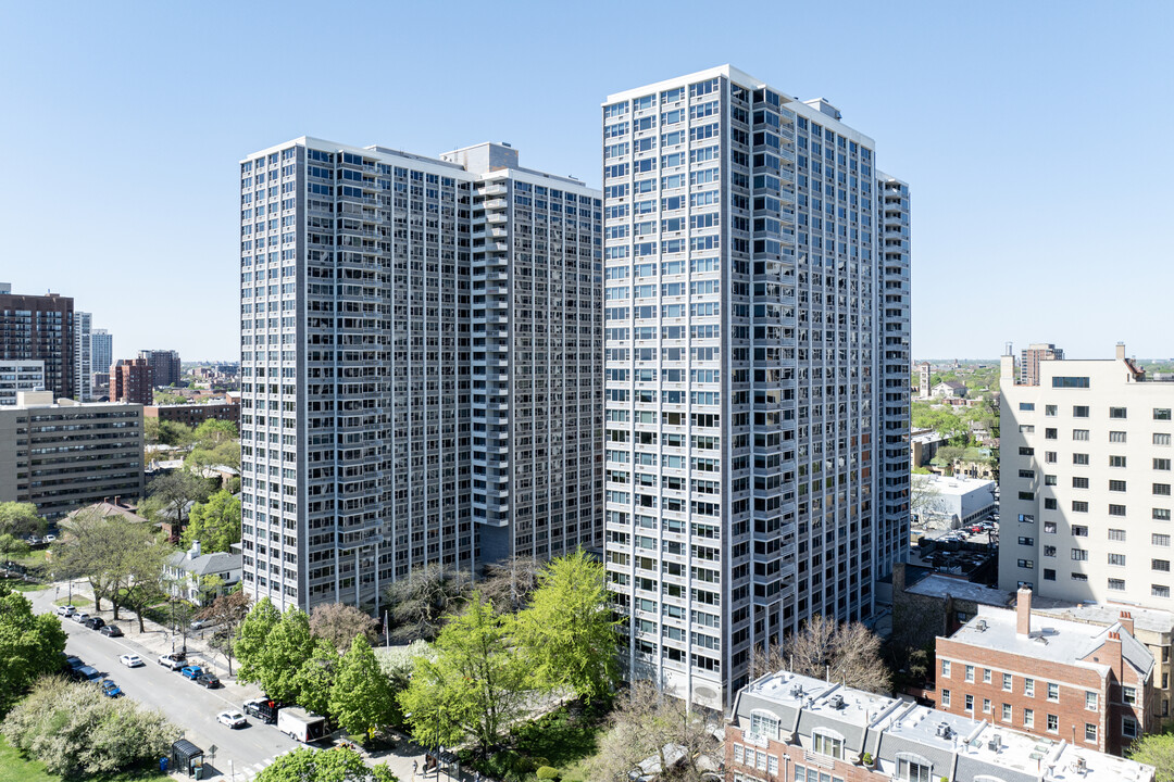 Imperial Towers Condominium in Chicago, IL - Building Photo