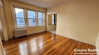 1637 Commonwealth Ave, Unit 9 in Boston, MA - Building Photo - Building Photo