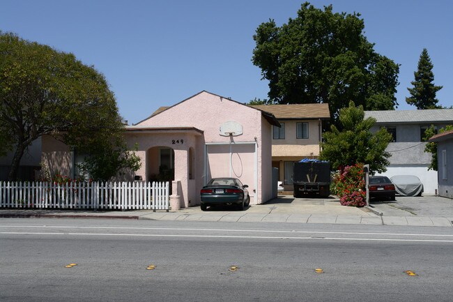 249 5th Ave in Redwood City, CA - Foto de edificio - Building Photo