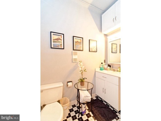 1010 Race St-Unit -5A in Philadelphia, PA - Building Photo - Building Photo