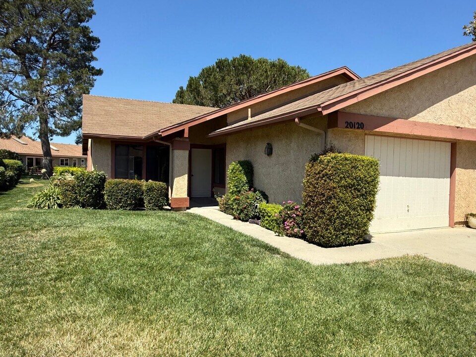 20120 Village 20 in Camarillo, CA - Building Photo