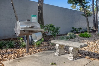 Plaza At River Oaks in Houston, TX - Building Photo - Building Photo