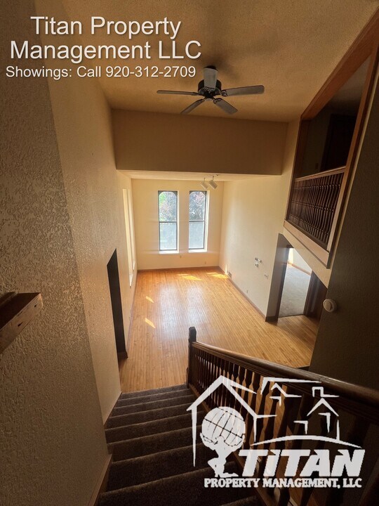 207 E Irving Ave in Oshkosh, WI - Building Photo
