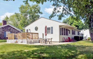 100 Hull St in South Kingstown, RI - Building Photo