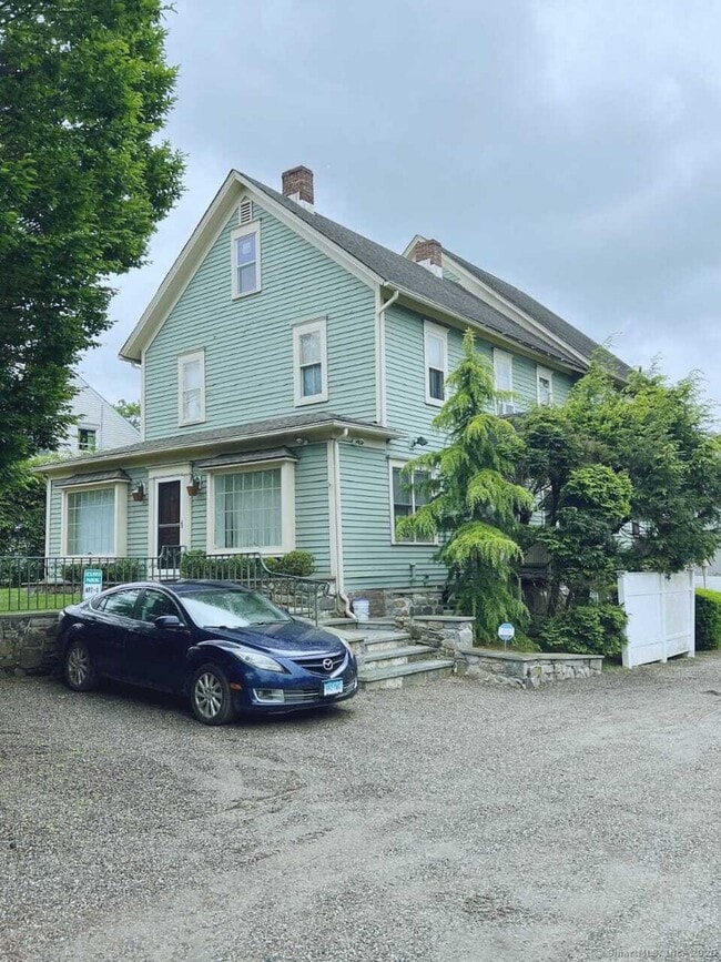 13 Grove St in Ridgefield, CT - Foto de edificio - Building Photo