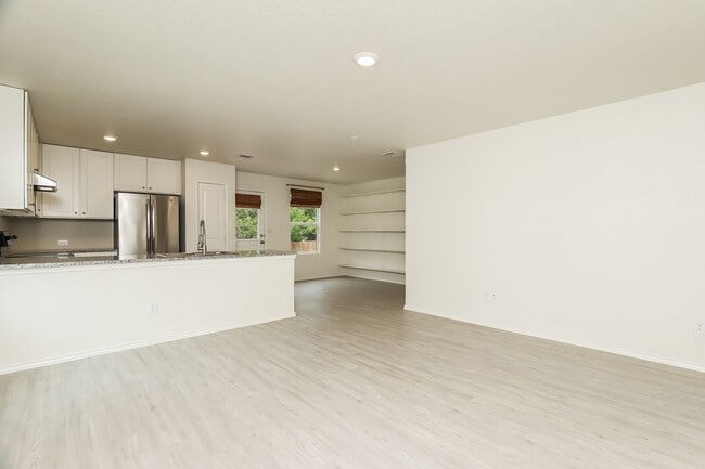 7011 Randado Ct in San Antonio, TX - Foto de edificio - Building Photo