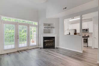 5972 Hollow Wood Ct in Winston-Salem, NC - Foto de edificio - Building Photo