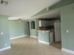 4124 NE 15th Ave in Cape Coral, FL - Building Photo - Building Photo