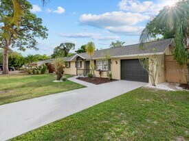 2226 Fairfield Ave in Sarasota, FL - Building Photo