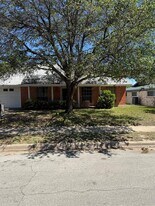 1002 Colony N Dr in Austin, TX - Building Photo