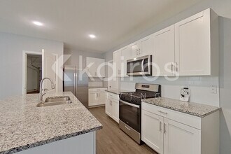 32033 Katelin Cir in Leesburg, FL - Building Photo - Building Photo
