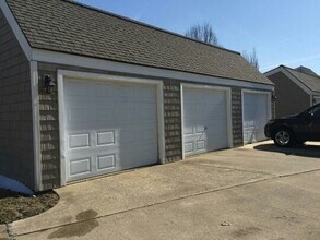 1930 Blackthorn Dr in Champaign, IL - Building Photo - Building Photo