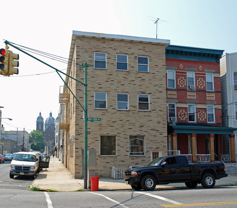 2001 New York Ave in Union City, NJ - Building Photo