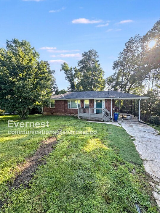 2722 Harrington Dr in Decatur, GA - Foto de edificio