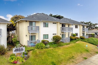 Sea Breeze Apartments for rent in Marina, CA in Marina, CA - Building Photo - Building Photo