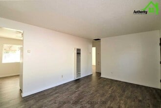 5375 Rosswood St in Redding, CA - Foto de edificio - Building Photo