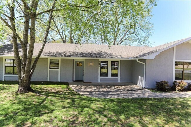 property at 1005 Robin Haven Dr