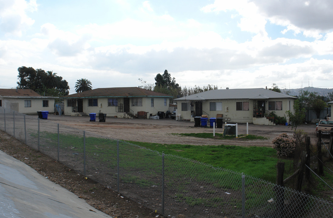 251-263 Cypress Dr in San Ysidro, CA - Building Photo