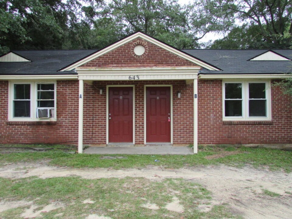 643 Miller Rd in Sumter, SC - Building Photo
