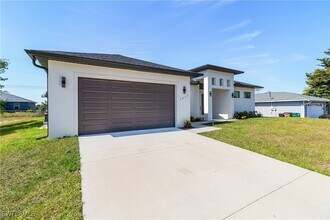 2032 NE 20th Terrace in Cape Coral, FL - Building Photo - Building Photo