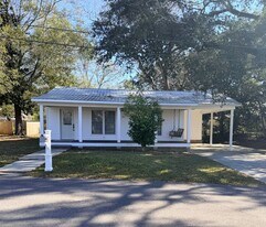4502 Cauley Ln in Pascagoula, MS - Building Photo