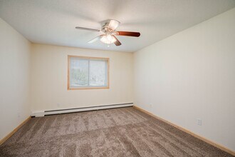 Park Place Apartment in Burnsville, MN - Building Photo - Interior Photo