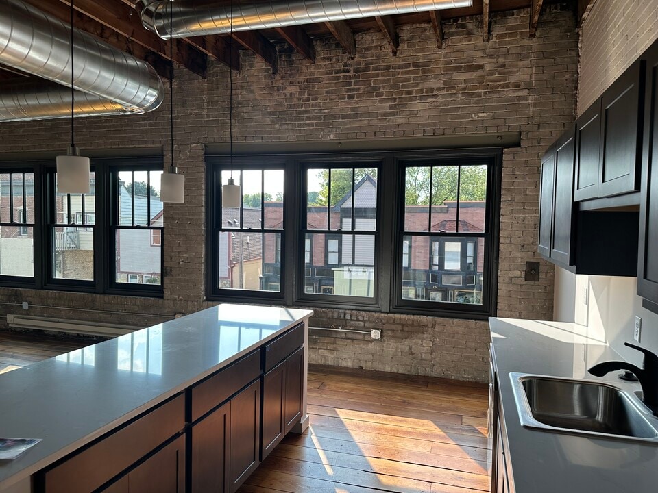 The Shop Lofts in Stoughton, WI - Foto de edificio