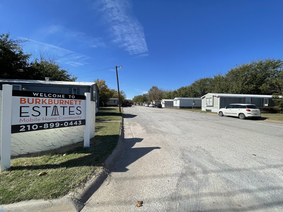 201 S Preston Rd in Burkburnett, TX - Building Photo