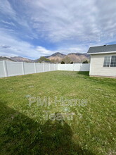 427 Downs Dr in Ogden, UT - Foto de edificio - Building Photo