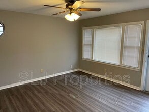 10818 Grafton Hall Rd in Louisville, KY - Building Photo - Building Photo