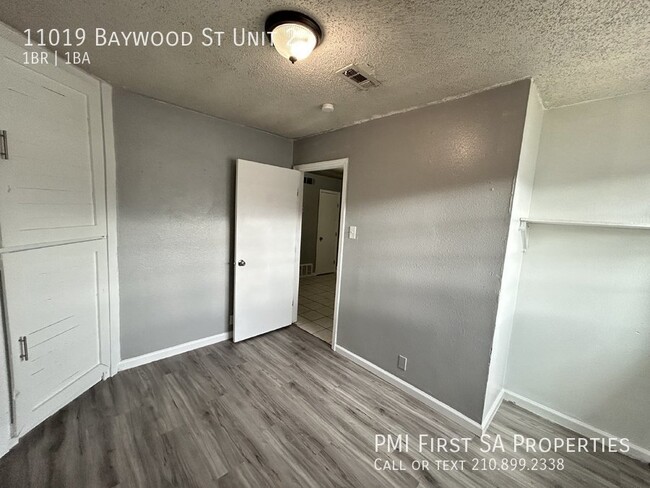 11019 Baywood St in San Antonio, TX - Building Photo - Building Photo