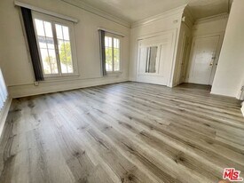 946 S Burlington Ave, Unit 201 in Los Angeles, CA - Building Photo